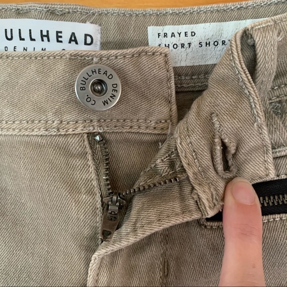 Bullhead Denim Short Shorts Frayed - Picture 4 of 7